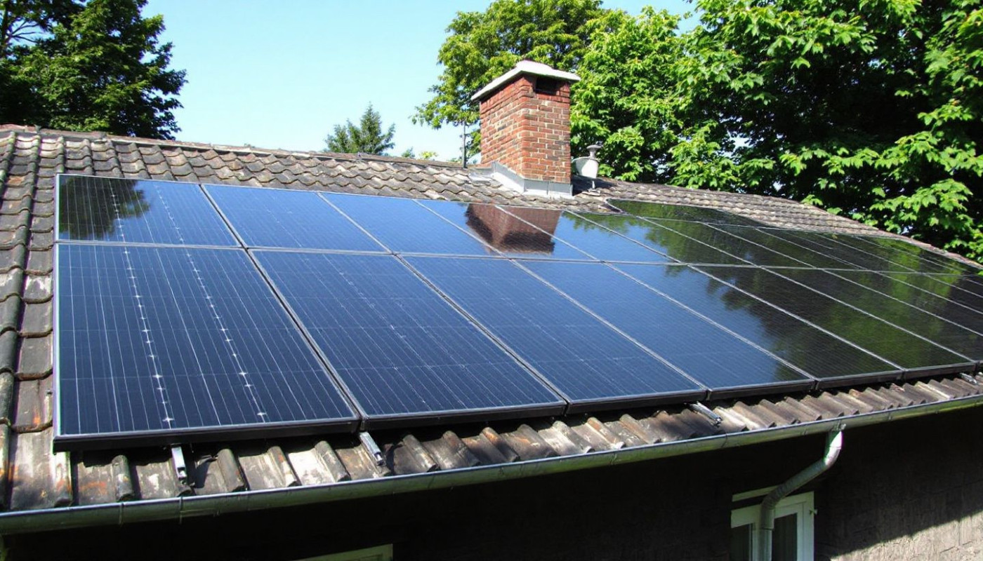 Comparaison des rendements des panneaux solaires bifaciaux et monofaciaux